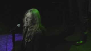 Patti Smith performing Lou Reed's Herion