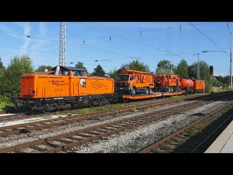 "Redler Service Zug" mit V 100 im Bahnhof Holzkirchen