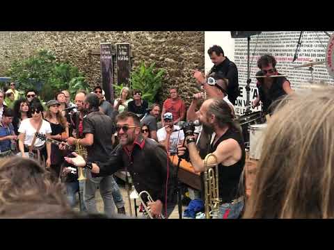 #lesBeauxdimanches ce 9 juillet 2023 à Brest rue St Malo. Sur scène Monty  Picon