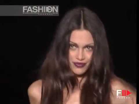 Fashion Show "Mariella Burani" Autumn Winter 2006 / 2007 Milan 2 of 4 by Fashion Channel