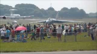 preview picture of video 'The mighty Avro Vulcan XH558 powers skywards at the Waddington Airshow 2013'