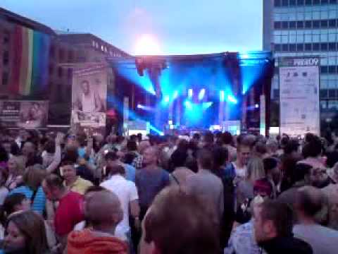 Freemasons  Unknown song & Deadmau5's 'Ghosts and Stuff' plus 'Hold on' Lisa Stansfield + Coldcut