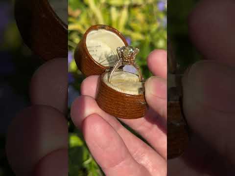 Big diamond in a little box... 3 Carat Vintage Diamond Engagement Ring Yellow Gold S-T/VS1 GIA