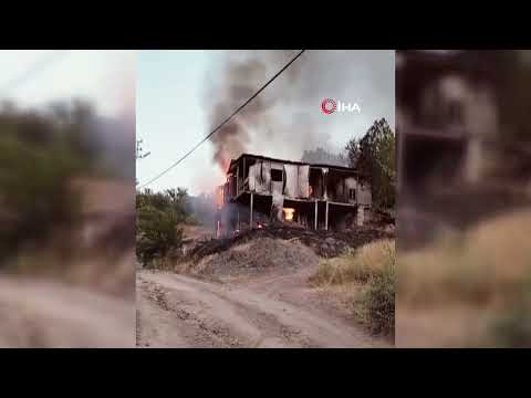 Kemah'ta 2 katlı ev yangında kullanılamaz hale geldi