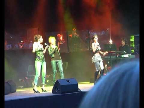 Sommernacht des Musicals 2011 - Willemijn Verkaik, Sabrina Weckerlin, Pia Douwes - Raining Men