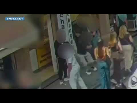 La rapina nel filmato diffuso dalla polizia di Stato