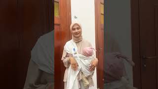 Download lagu What's the correct and safe way to carry a baby? #shorts mp3 Download lagu What's the correct and safe way to carry a baby? #shorts mp3