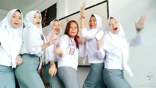 Download lagu TIKTOK HOT 2021 SMA JAGO GOYANG mp3 Download lagu TIKTOK HOT 2021 SMA JAGO GOYANG mp3
