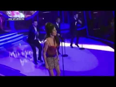 Julio Iglesias imita ha Amy Winehouse-pb