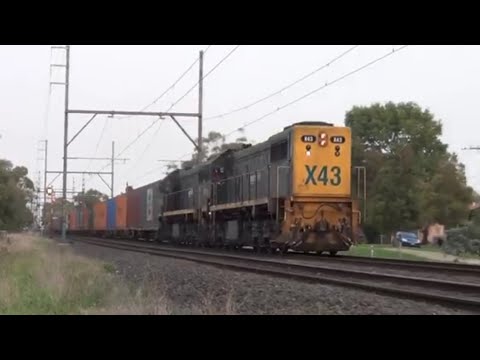 X classes Long End Leading at Murrumbeena/Hughesdale