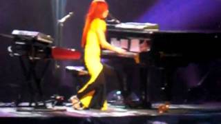 Tori Amos live @ the Martiniplaza (beauty of speed)