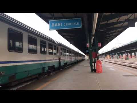 IC 704 per Milano Centrale in partenza dalla stazione di Bari centrale