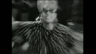 Queen Latifah - Mama Gave Birth To The Soul Children (Video)