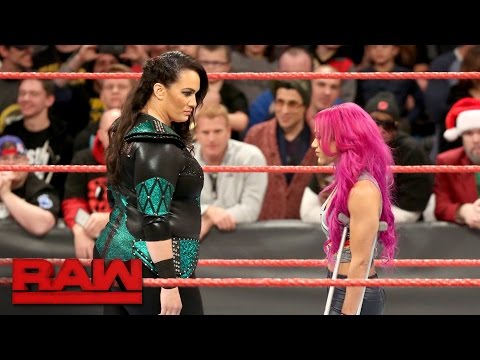 Nia Jax overpowers Sasha Banks: Raw, Dec. 19, 2016