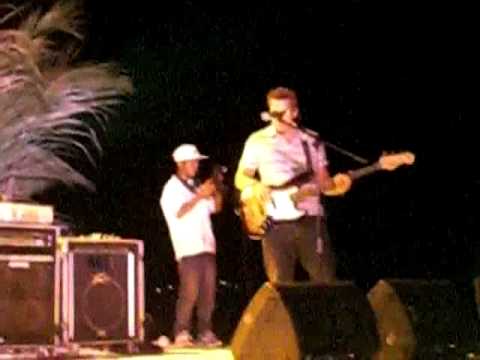 MAX ALOISI TRIO "PANDORA" - play "Kembali Padaku" - (original song) Jimb Summer Fest 28 oct 09.flv