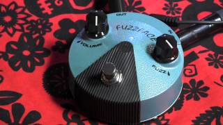 Dunlop Jimi Hendrix MINI FUZZFACE guitar pedal demo with Kingbee Strat