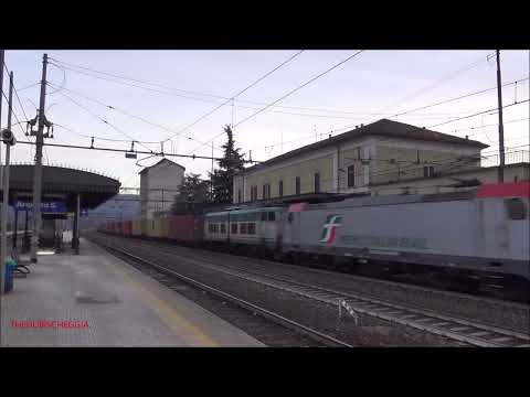 UN TRENO MERCI TRANSITA NELLA STAZIONE A ARQUATA SCRIVIA (AL) VEN. 4 - 1 - 2019.