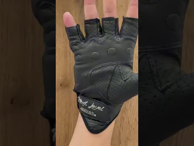 قفازات قصيره بشعار القولد وينق الجديد