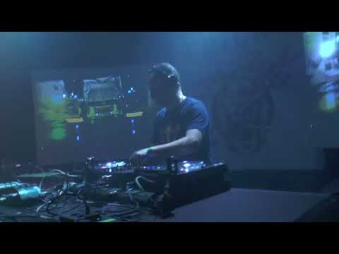 Tricks @ Ubu Rennes w/ Promo - Manu Le Malin - Section Grabuge - Trypod vs Jepeto - DJ 2-40