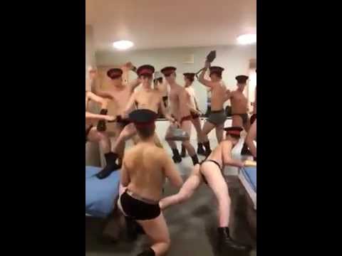 靚仔服軍役 跳辣舞