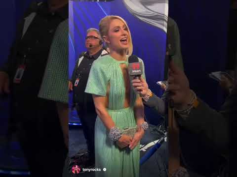 Paris hilton tratando de hablar en español