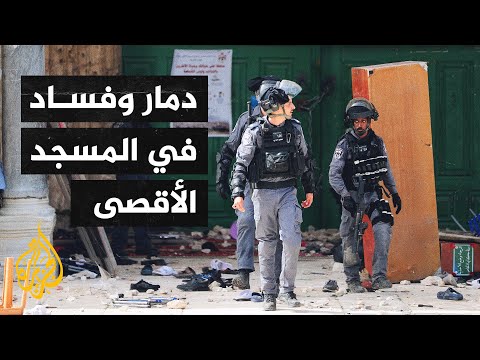 آثار الدمار الذي لحق بالمسجد القبلي إثر اعتداء قوات الاحتلال على المصلين بداخله