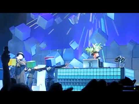 THE PET SHOP BOYS VS THE HARDY BOYZ