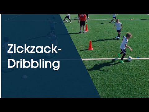 Zickzack-Dribbling - Fußballtraining am Deutschen Fußball Internat