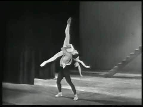 Απόσπασμα από το νεοκλασικό μπαλέτο Apollo (1960) σε μουσική σύνθεση του [[#Ιγκόρ Στραβίνσκι [Igor Stravinsky]#]] και χορογραφία του [[#George Balanchine [Τζορτζ Μπαλανσίν]#]] (1928), το οποίο θεωρείται ότι εκφράζει το απολλώνιο πνεύμα. 