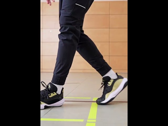 Vídeo relacionado con Under Armour Zapatillas Lockdown 7 para Hombre, Negro Negro Metálico Plateado, 44.5 EU