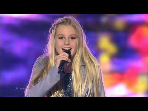 Julia Kedhammar - Du Är Inte Ensam in 4k