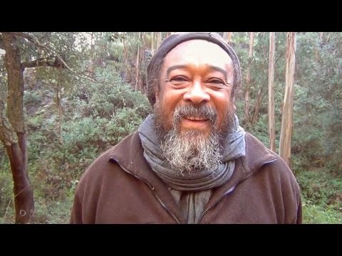 Walk with Mooji Baba - Love Nourishes Everything