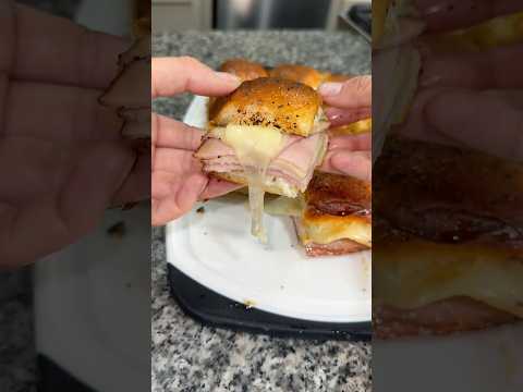 Delicious Ham and Cheese Sliders 🍞