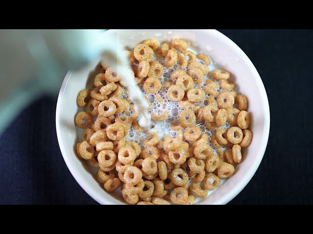 B-roll de cereal Cheerios.