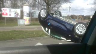 preview picture of video 'Nieuwe auto van vrachtwagen gevallen in Born'