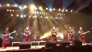 Red Hot Chilli Pipers - We will rock you & Eye of the tiger (Festival Dranouter 2015)
