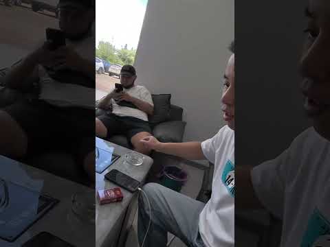 Утро в автосалоне... После чая улыбка до ушей😊