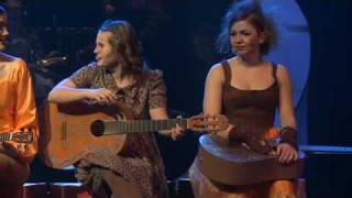 UKErevyen-09: Shalala-søstrene