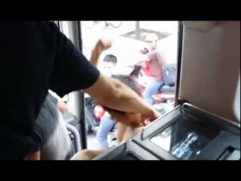 TIFOZI I "ÇMENDUR" NDJEK AUTOBUSIN E ARSENALIT 8 KM ME VRAP, FITON BLUZEN LAJM