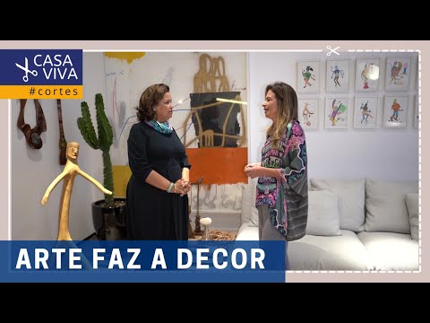Decoração com arte contemporânea nas paredes e arte popular icônica