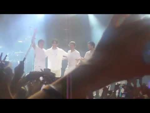 Maroon5 Live in Busan - Moves Like Jagger + +Gangnam Style + Sexy Back (Overexposed Tour 2012)