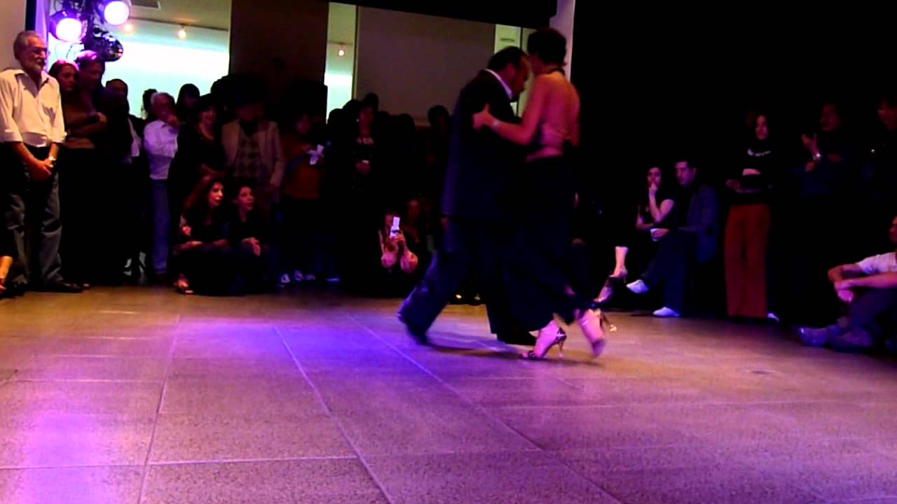 5- La Milonga del Patio presenta a  Veronica Rue y Oscar Montenegro " Paciencia"