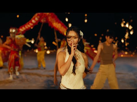 萬妮達 Vinida Weng - WAIYA 七溜八溜 (Official Video)