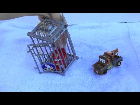 Disney Cars Go To SeaWorld Lightning McQueen Shark Cage Mater Killer Whale Show Splash Zone