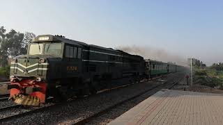 preview picture of video 'Pakistan Railway GreenLine Express'