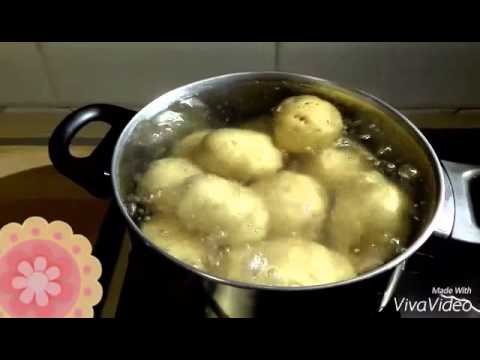 Pelare velocemente le patate lesse