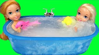 Ice bath !  Elsa &amp; Anna toddlers ! Bubbles - Foam