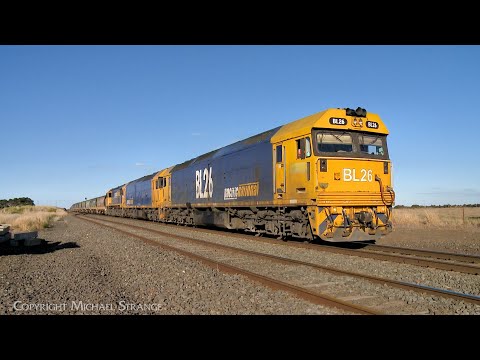 7735V Pacific National Grain Train With BL26 G525 XR557 (2/8/2023) - PoathTV Australian Railways