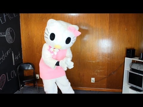 Hello Kitty TWERKS! (Yoncé) #Beyhive | Random Structure TV