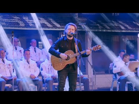 Bruno Faglioni cantando em Cantata de Natal 2021